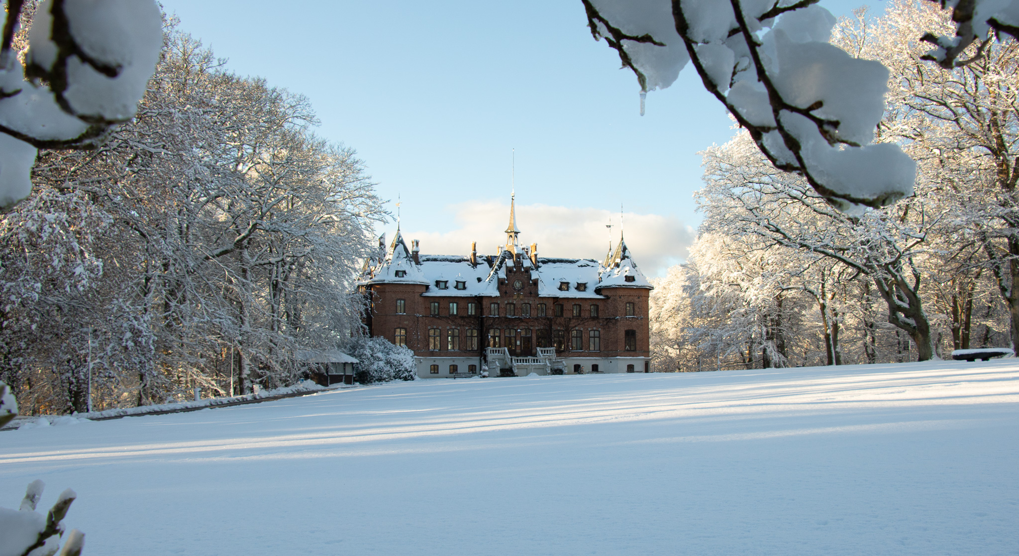 Sofiero slott under vintertid med snö