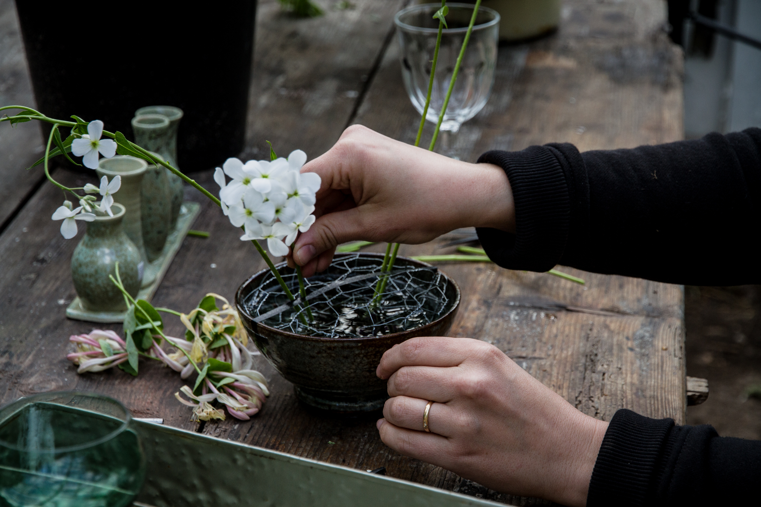 Doftande blommor i återbrukat kärl – Workshop Trädgårdsdagarna